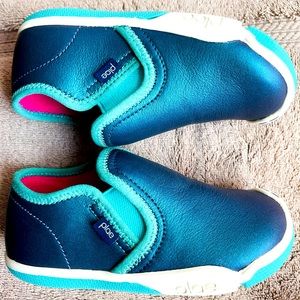 NWOB Girls Blue Plae Sneakers